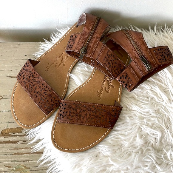 American Eagle Outfitters Shoes - American Eagle Floral Cutout Vegan Leather Ankle Strap Sandals Sz 9